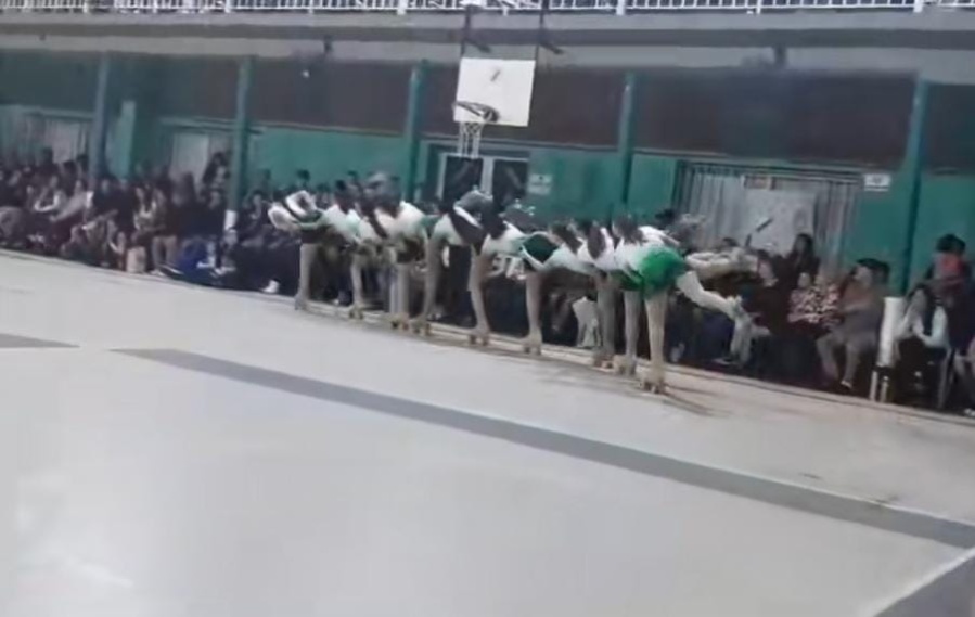 ”Efecto dominó”: patinadoras platenses subieron el video de su coreografía y fueron virales por el modo en que se cayeron
