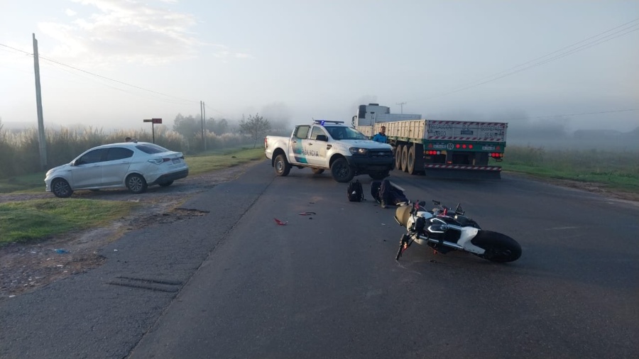 Choque entre un auto y una moto en Ruta 36: un policía resultó herido