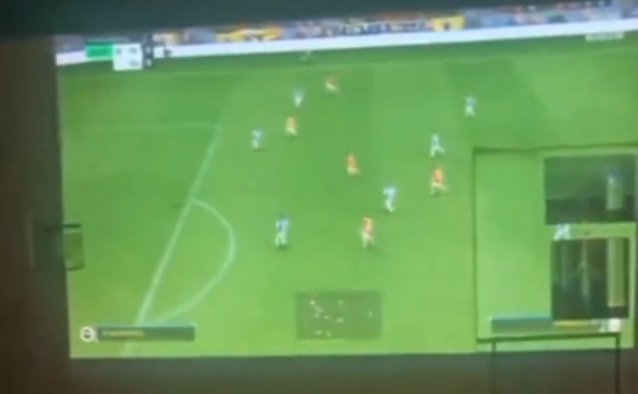 Jugaban al FIFA, lo proyectaron en la fachada de un edificio y fue furor en las redes: ”Los genios hacen eso”