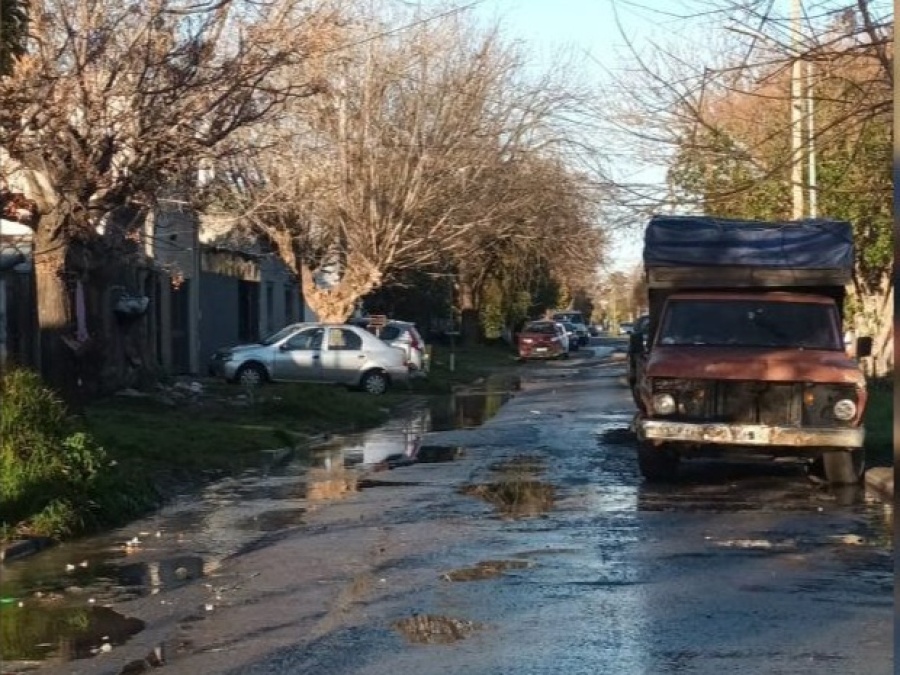 Vecinos de Villa Elvira denunciaron que se volvieron a tapar las cloacas