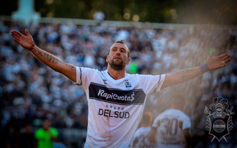 Gimnasia cerca de asegurarse la continuidad de su capitán y de prescindir de otro futbolista.