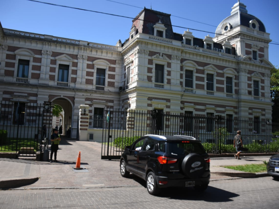 Kicillof se reunió con los intendentes peronistas: ”ajuste preventivo”, unidad de los 84 mandatarios e incertidumbre nacional