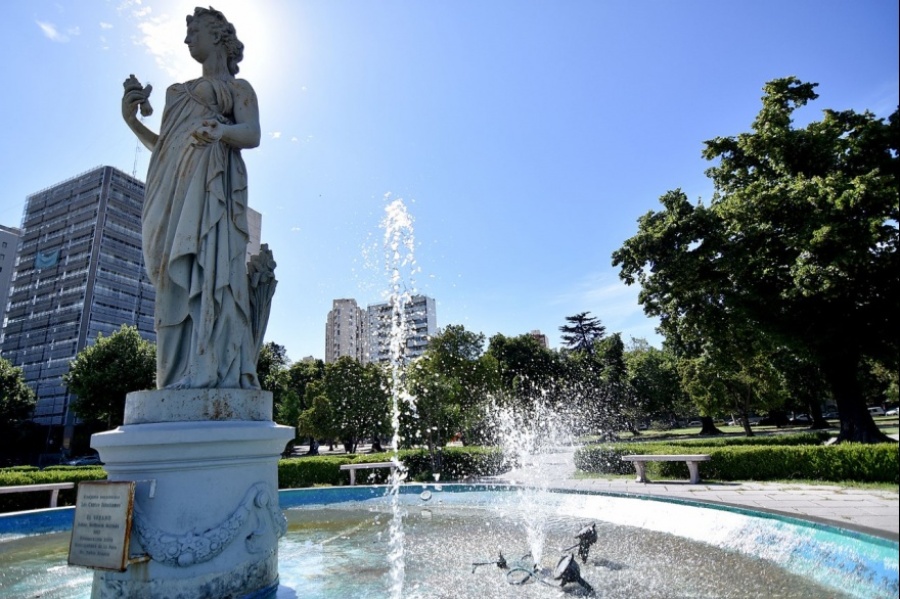 La ciudad se encuentra en alerta naranja: operativo de asistencia y cuidados extremos por el calor