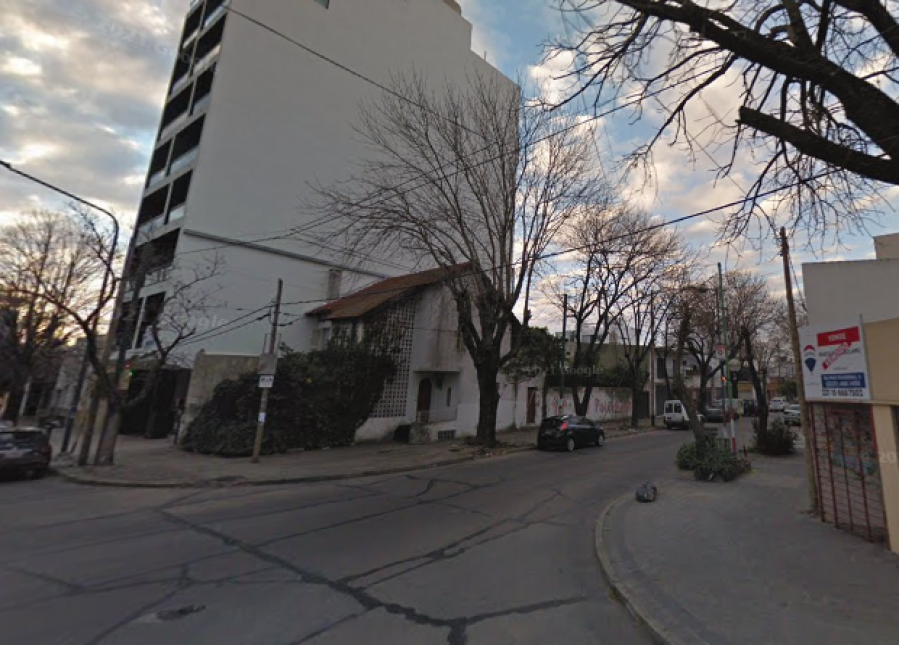 Delincuentes atacaron a una mujer con armas blancas en un intento de entradera en La Plata