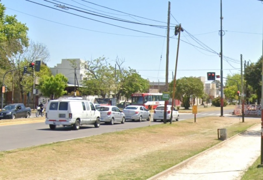 Vecinos de 32 y 117 reclaman más control a las motos porque ”pasan todas en rojo”