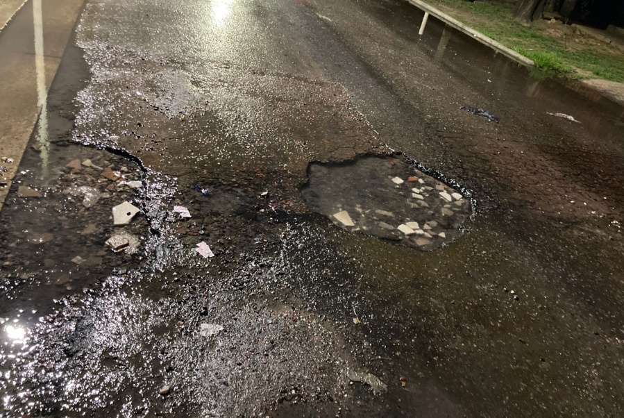 ”Trajeron tierra, pero los pozos siguen”: El reclamo de los vecinos de San Carlos