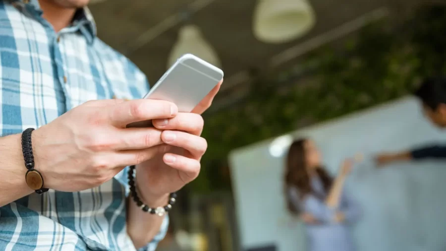 Otra vez el cuento del tío: Estafaron a un hombre de La Plata y le robaron más de 18 millones de pesos