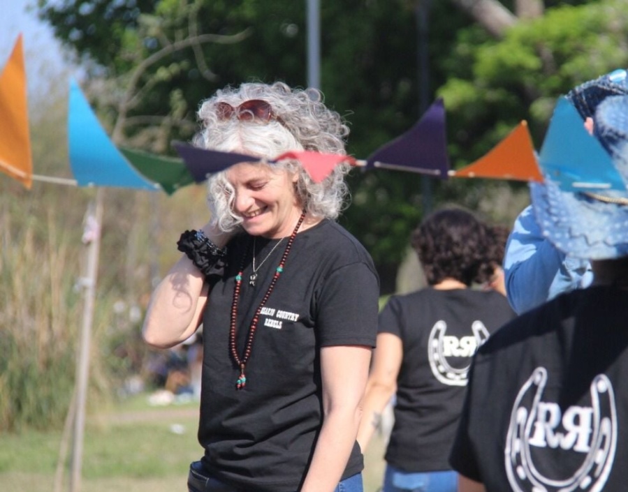 ”¿Qué es ésto? Me enloquecí”: vio un video de música Country, recordó su amor y hoy revoluciona La Plata