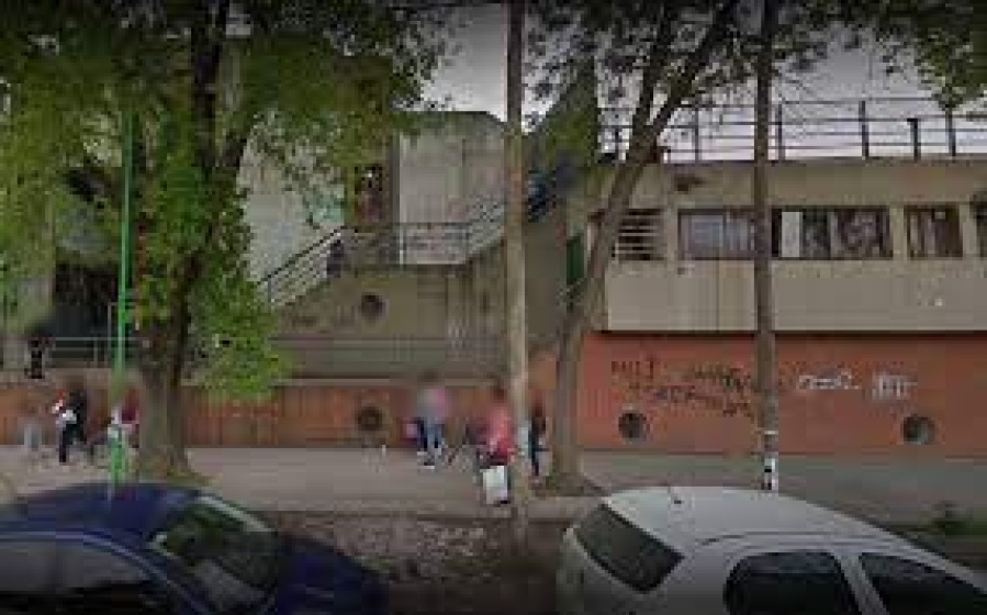 Padres denunciaron que en un colegio de Los Hornos amenazan de muerte a las alumnas