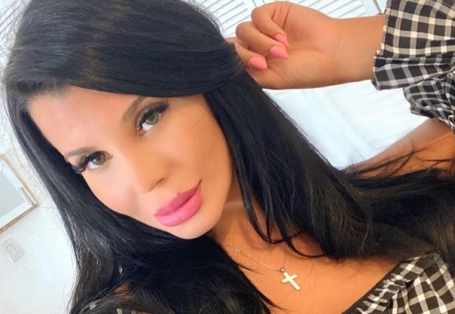 Charlotte Caniggia y el insólito ”cortesito” que se hizo en el hombro mientras se depilaba