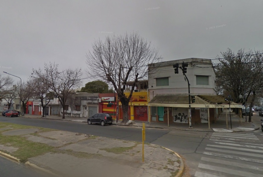 Detuvieron a un hombre por disturbios dentro de una pensión de La Plata y descubrieron que tenía pedido de captura