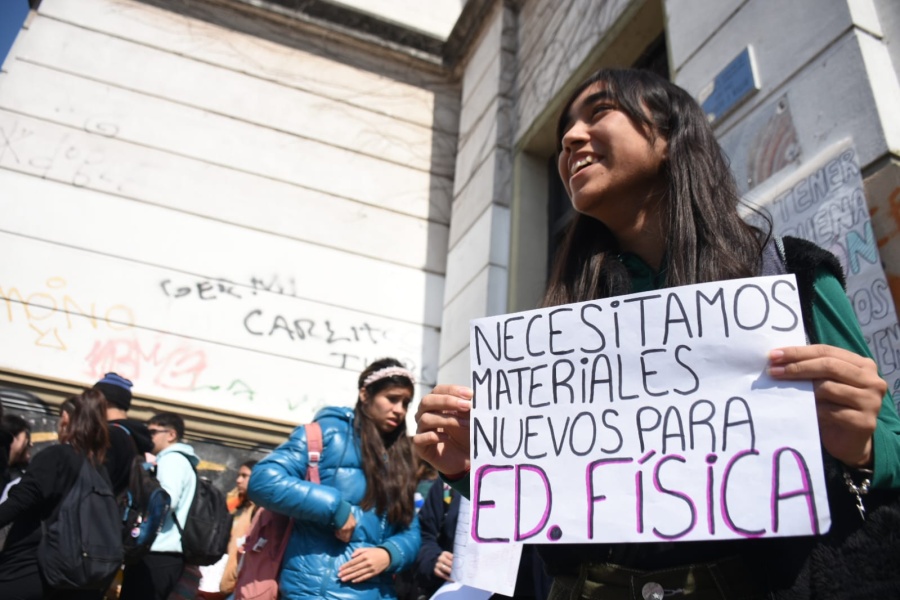 Docentes, padres y estudiantes pidieron mejoras edilicias en la Escuela Nº 62 Rodolfo Walsh: ”Cada año se agrava más”