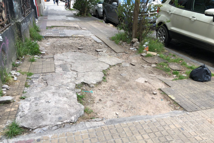 Comerciantes de 48 entre 11 y 12 pidieron “por el arreglo de la vereda”