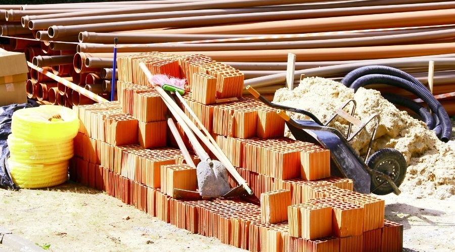 Increíble ataque comando en una vivienda de La Plata: se robaron más de 70 toneladas de materiales y varios electrodomésticos