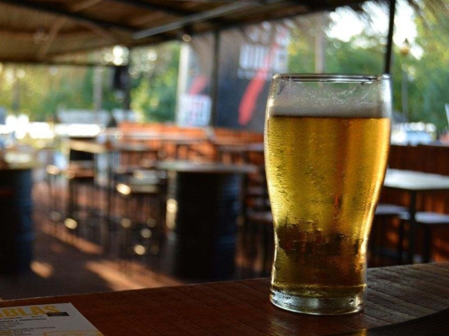 Lo mataron con una cerveza: El crimen de un teniente francés que marcó la historia de La Plata