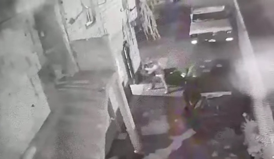 Robó una moto en Altos de San Lorenzo, quedó registrado por las cámaras y ahora lo buscan