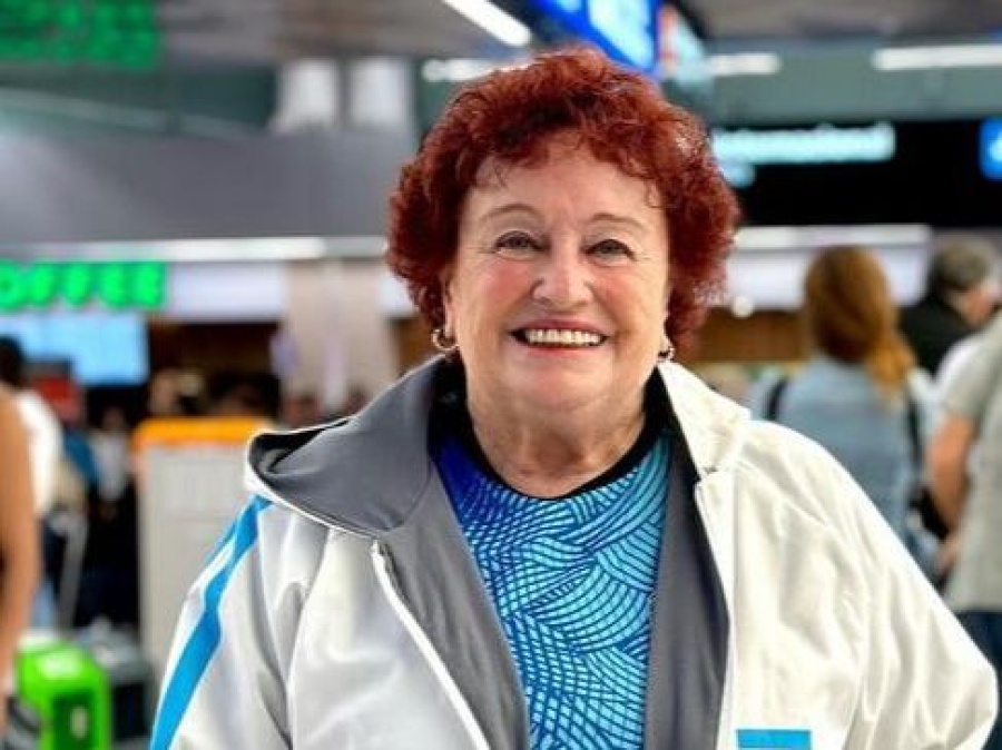 Empezó a nadar por salud a sus 44 años, hoy con 71 disputa torneos mundiales y necesita ayuda para continuar compitiendo