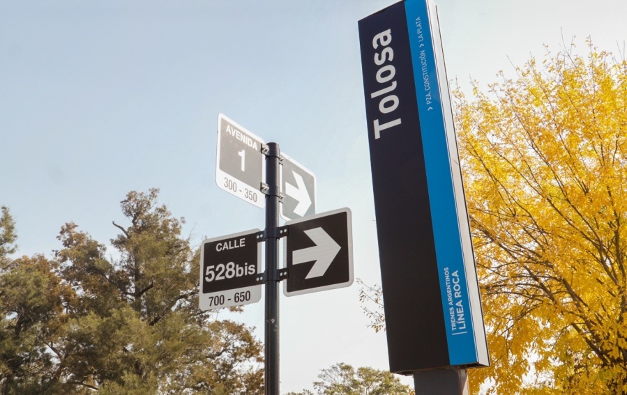 El Municipio de La Plata colocó más de 3.000 nomencladores: su objetivo es ayudar al ordenamiento urbano y la seguridad vial