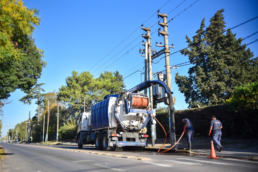 Por la alerta de tormenta en La Plata, el municipio dispuso un operativo de prevención en bocas de tormentas y desagües