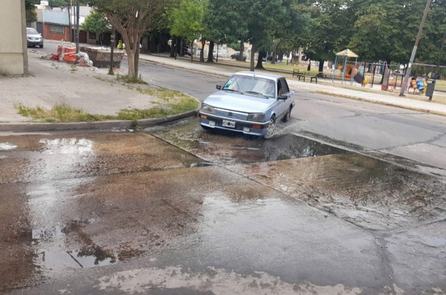 Van 5 reclamos y aún no obtienen respuesta: vecinos de 19 y 66 temen por el mal estado de la avenida