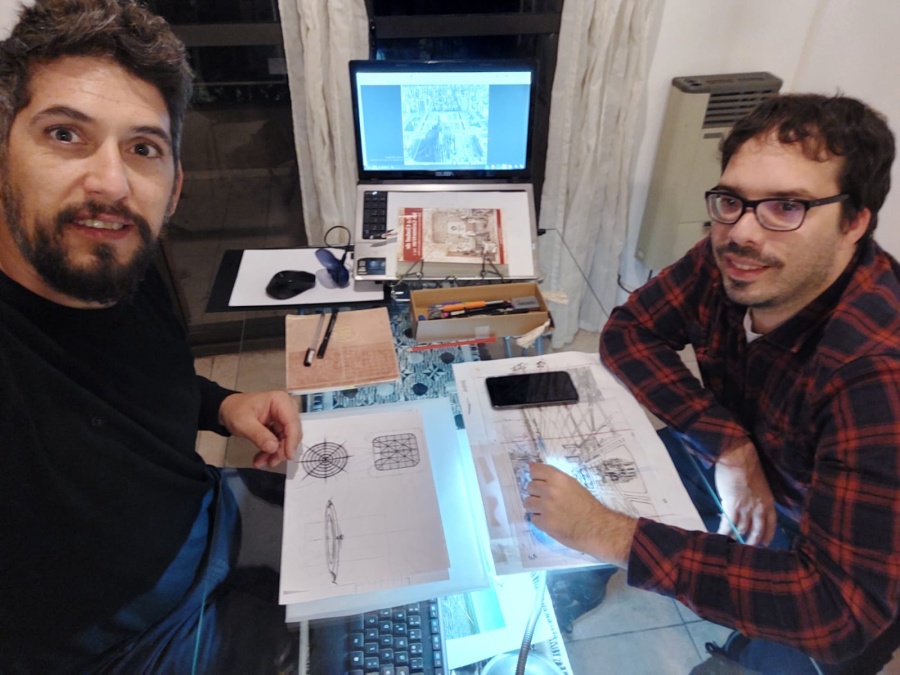 ”Va a haber sorpresas”: un gran arquitecto lleva 3 meses dibujando a La Plata de la década del 90 y cuenta los secretos