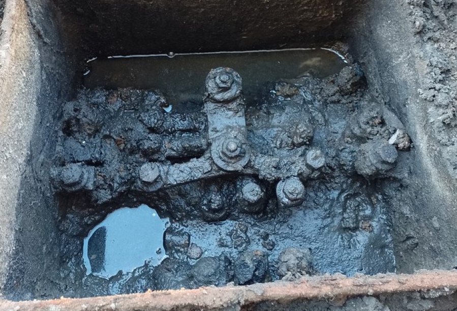 Encontró unas tuercas muy viejas en La Plata y desató la curiosidad de todos: ”¿Alguien sabe?”