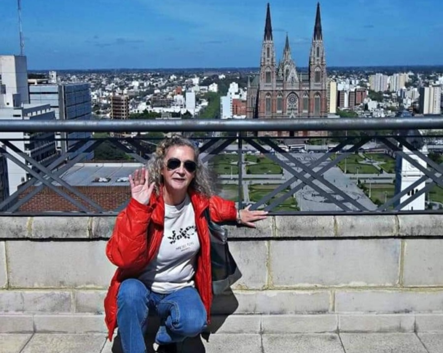 ”Lo envenenó la amante y no llegó al altar”: investigó las historias jamás contadas de La Plata y juega al ”enigmático”