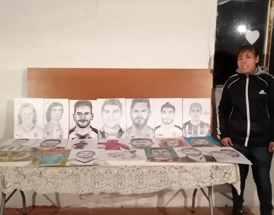 Hace dibujos perfectos de Messi, quiere su autógrafo y empezó su búsqueda por La Plata: ”Me inspira verlo jugar”