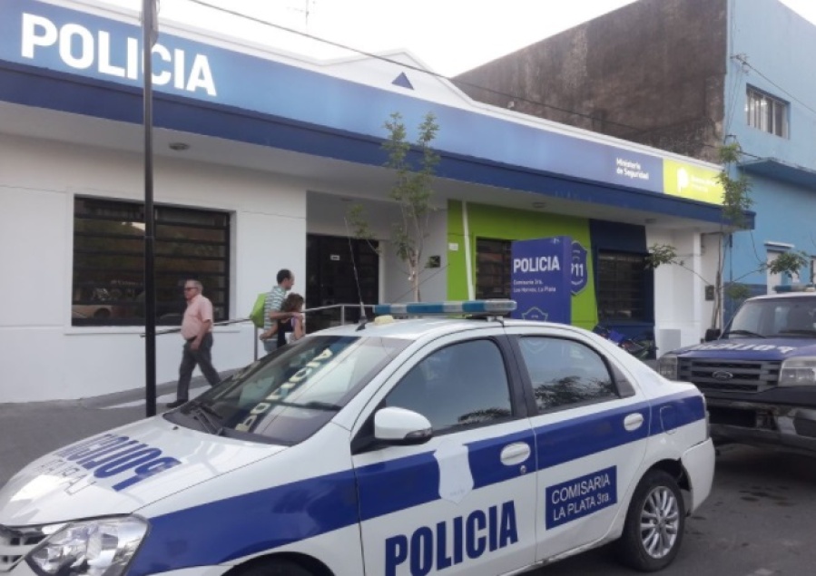 Cobarde ataque a una mujer en Los Hornos terminó con un detenido por violencia de género