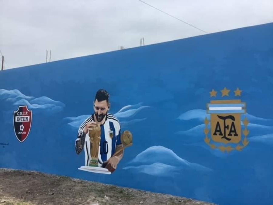 El mural de los campeones del mundo llegó a Villa Elvira: ”Las promesas se cumplen”