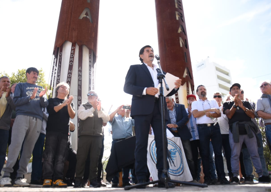 Emotivo acto en La Plata a 42 años de la Guerra de Malvinas con un audio de Cristina Kirchner y duras críticas a Javier Milei