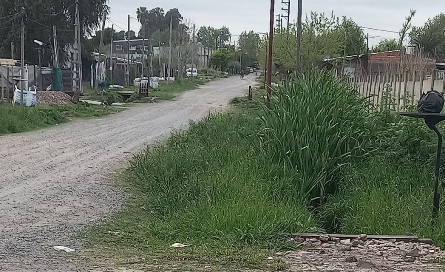 Vecinos de Melchor Romero reclamaron por mayor seguridad y limpieza en una cuadra de la zona