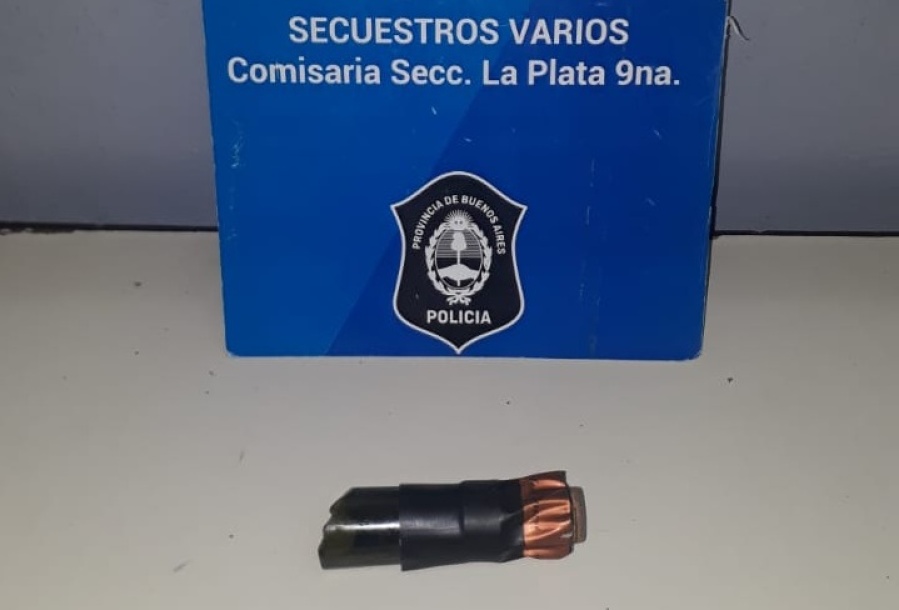 Amenazó a una mujer en calle 12 con una botella cortada y lo detuvieron