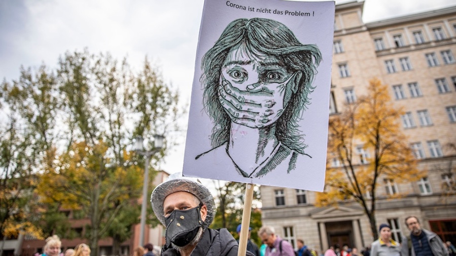 Incidentes en Alemania por una marcha contra las restricciones por el COVID-19
