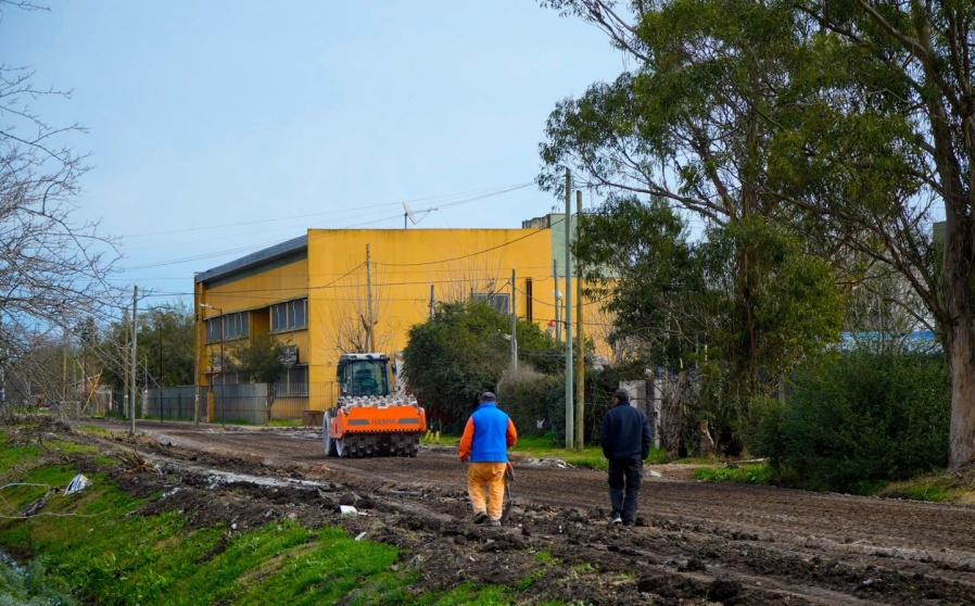 Avanzan las obras de repavimentación en La Plata: potenciará el acceso a dos escuelas y una salita en Abasto