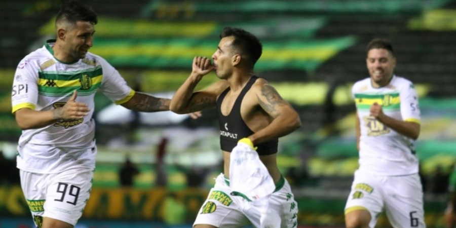 En plena crisis deportiva, un ex futbolista albiazul quiere regresar y lo expuso a Mariano Cowen