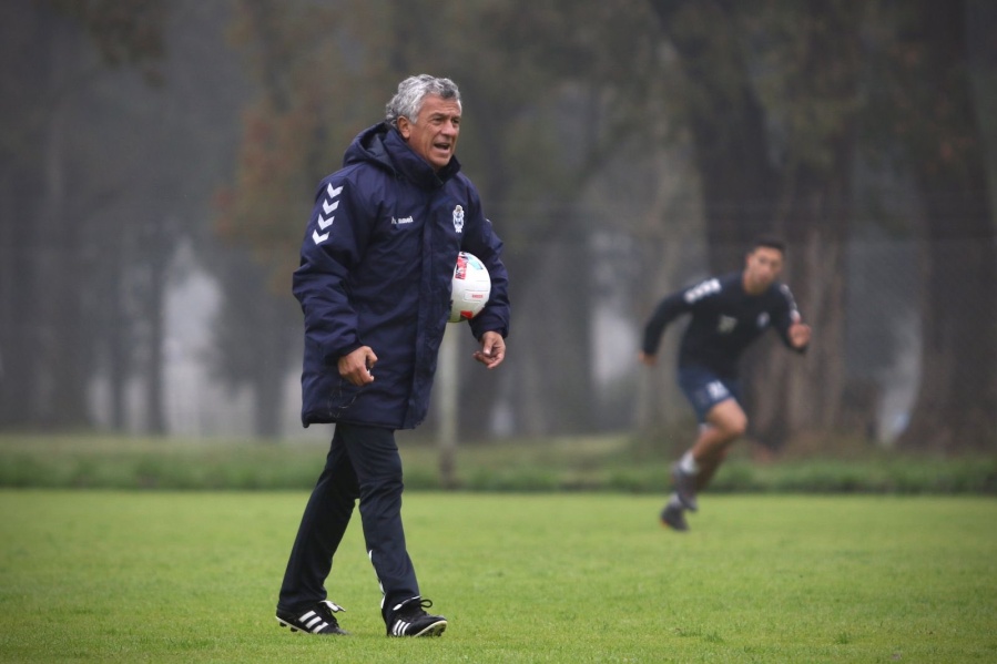 Gimnasia hizo fútbol y Gorosito pateó el tablero para jugar en Mendoza