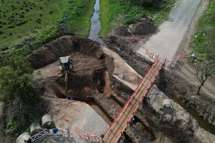 Se puso en marcha la construcción de dos puentes de hormigón en el Arroyo Pérez para ”llevar tranquilidad a los vecinos”
