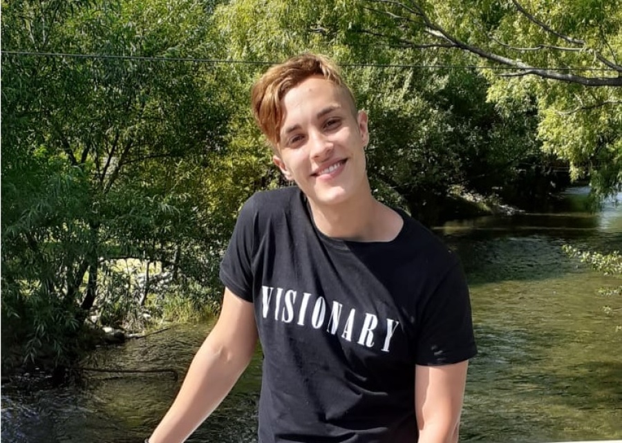 ”Una chica me manda y le mando, me manda y le mando”: salva a los alumnos de La Plata pero duda de lo ”ético” de su trabajo