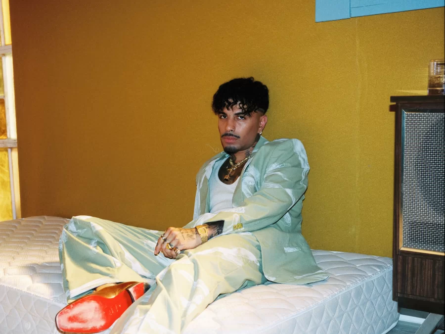 Rauw Alejandro lanza “Buenos Términos”, su nuevo sencillo cargado de tensión y ritmo afrocaribeño