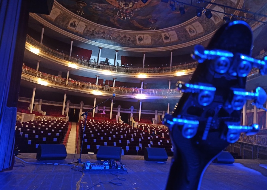 El ”hermoso pibe” que creó y salvó un emblemático teatro de La Plata: fracaso, deudas y la ”jodita” de un amigo