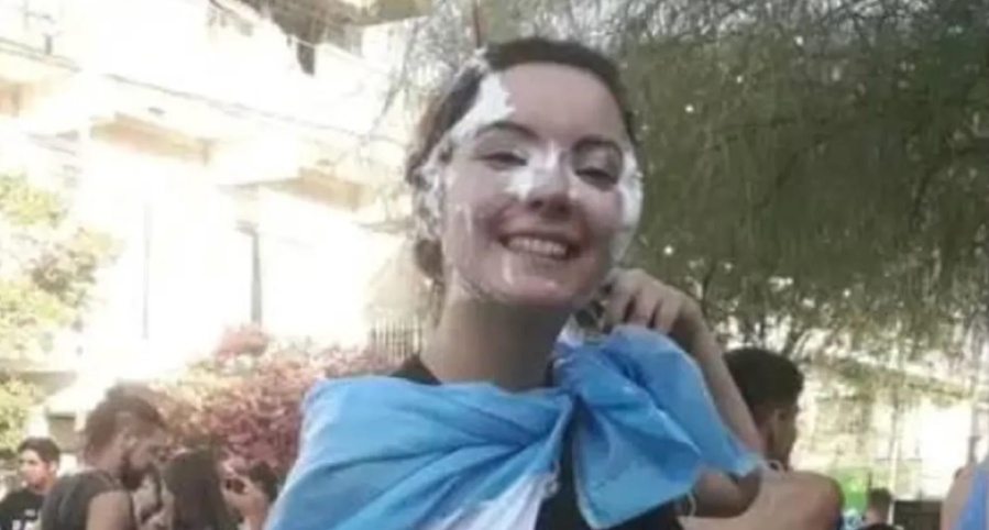 Una joven de 23 años fue asesinada por su pareja a puñaladas: cerca de su cuerpo tenía el botón antipánico