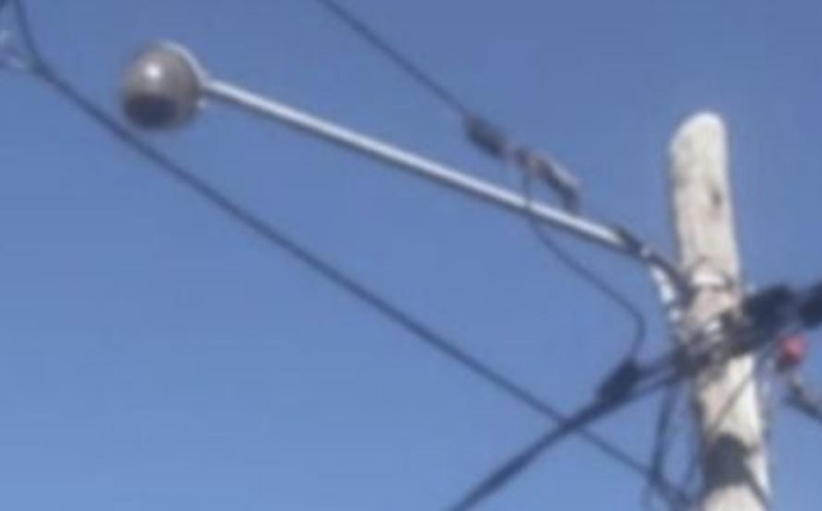 ”Por favor, la luz es seguridad”: en City Bell manifiestan que un foco no funciona hace 40 días