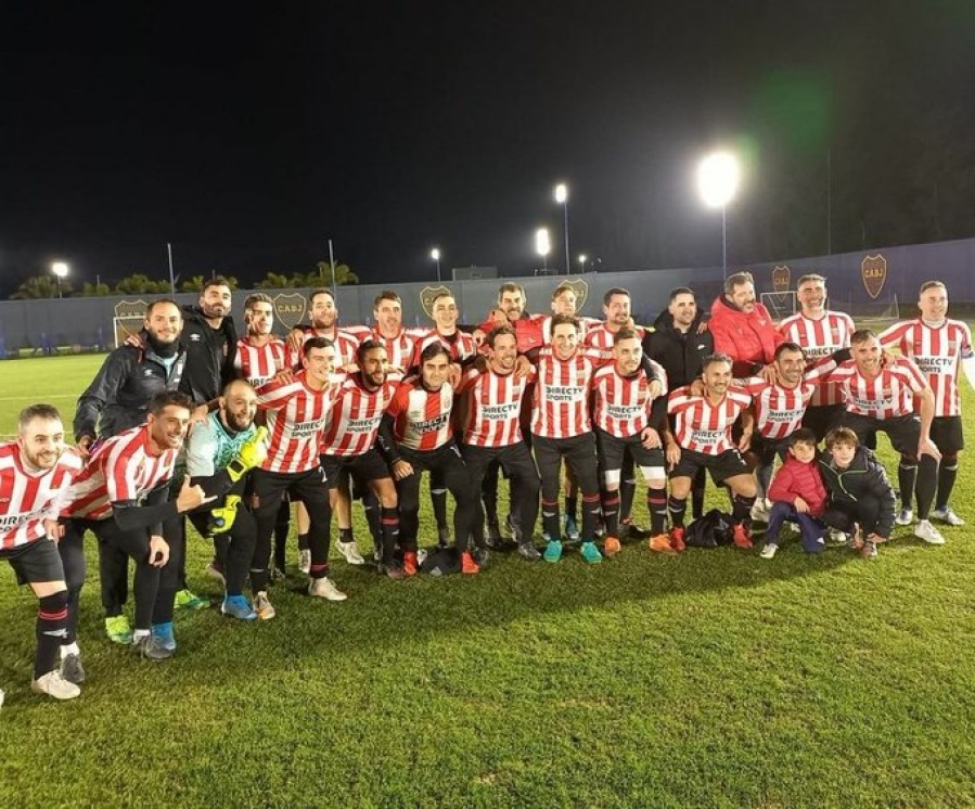 Con la presencia de varios ex jugadores del Pincha, el senior quiere gritar campeón