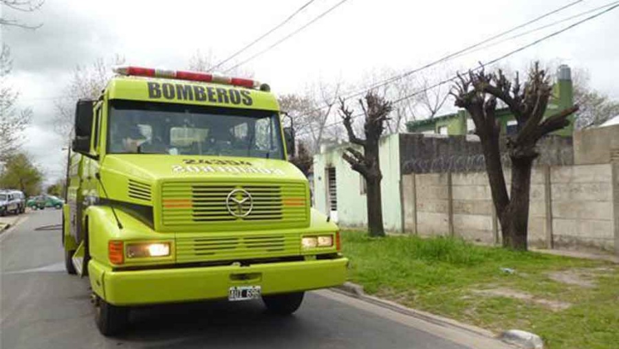 Una familia perdió todo en un incendio en Parque Sicardi