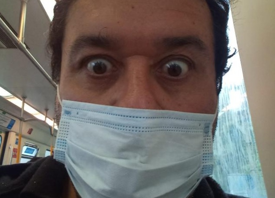 ”Hay negociados y falta solidaridad”: un ensenadense cuenta el mundillo de las figuritas y es el ”Papá Noel” de los chicos