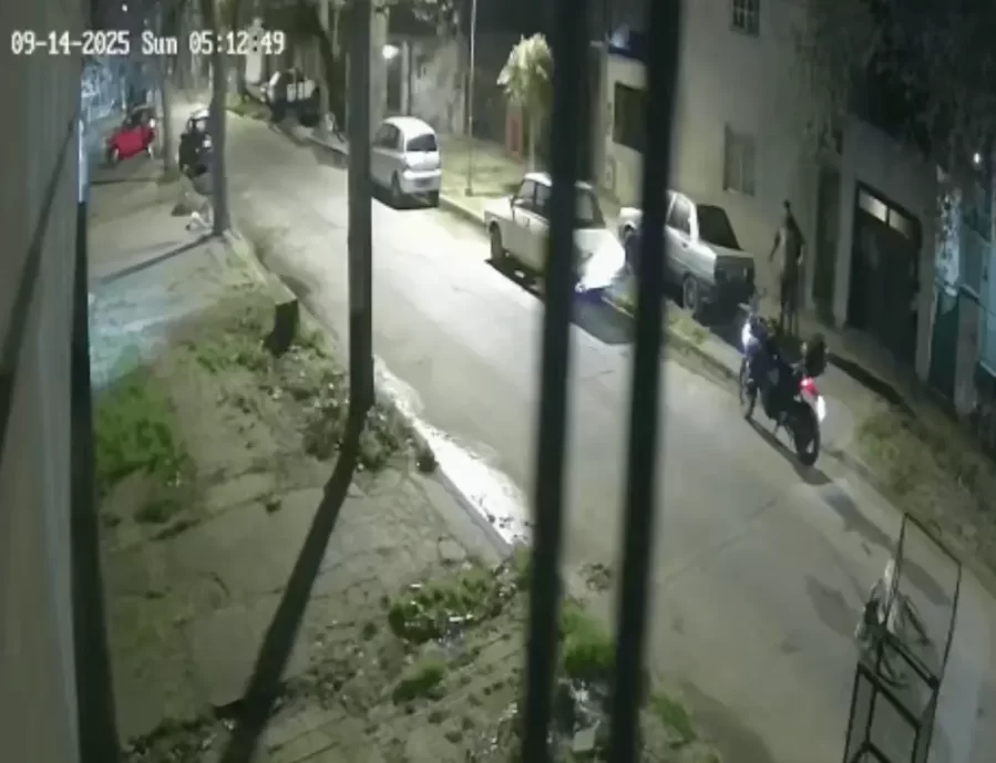 Un diariero fue víctima de violento robo en el Barrio Hipódromo y terminó internado tras perder su moto