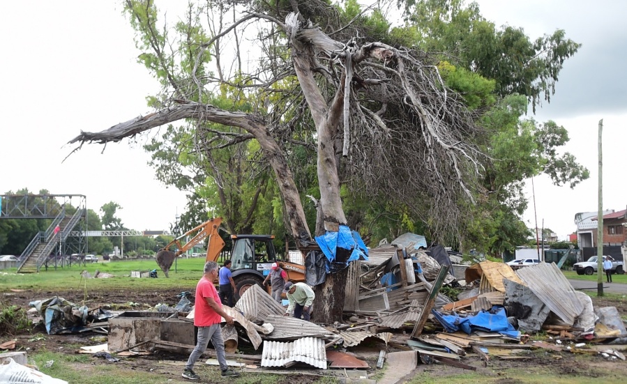 Relocalizaron a cuatro familias que vivían en las casillas de 120 y diagonal 74