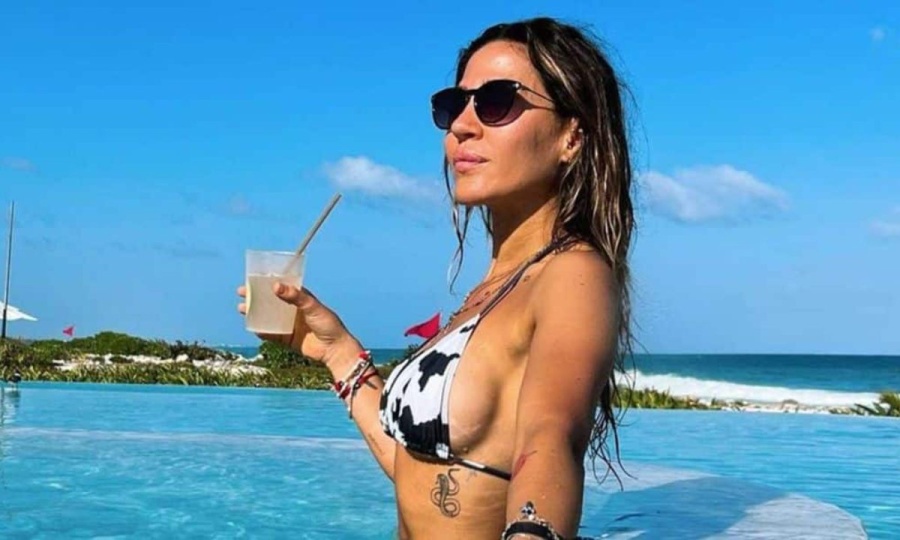 En unas románticas vacaciones, Jimena Barón subió la primera foto con su novio: ”Yate y perfil alto”