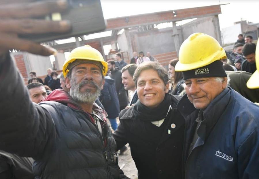 Kicillof encabezó la entrega de escrituras en San Andrés de Giles: ”Con este programa seguimos avanzando con las soluciones”